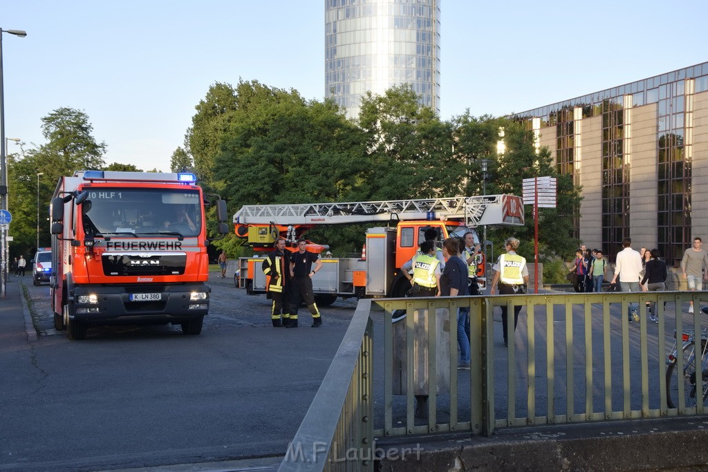 Zug 1 Koeln Deutz Hohenzollernbruecke Rich Rechtsrheinisch P06.JPG - Miklos Laubert